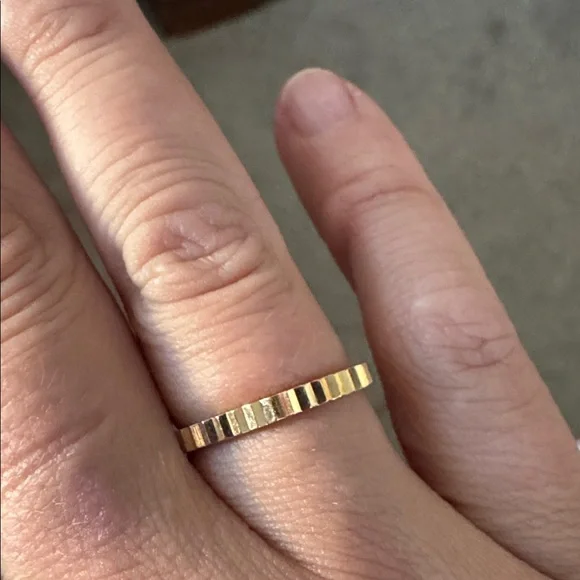 Ring Concierge Fluted Gold Stackable Ring 14k yellow gold- Size 6.5 - Picture 3 of 5